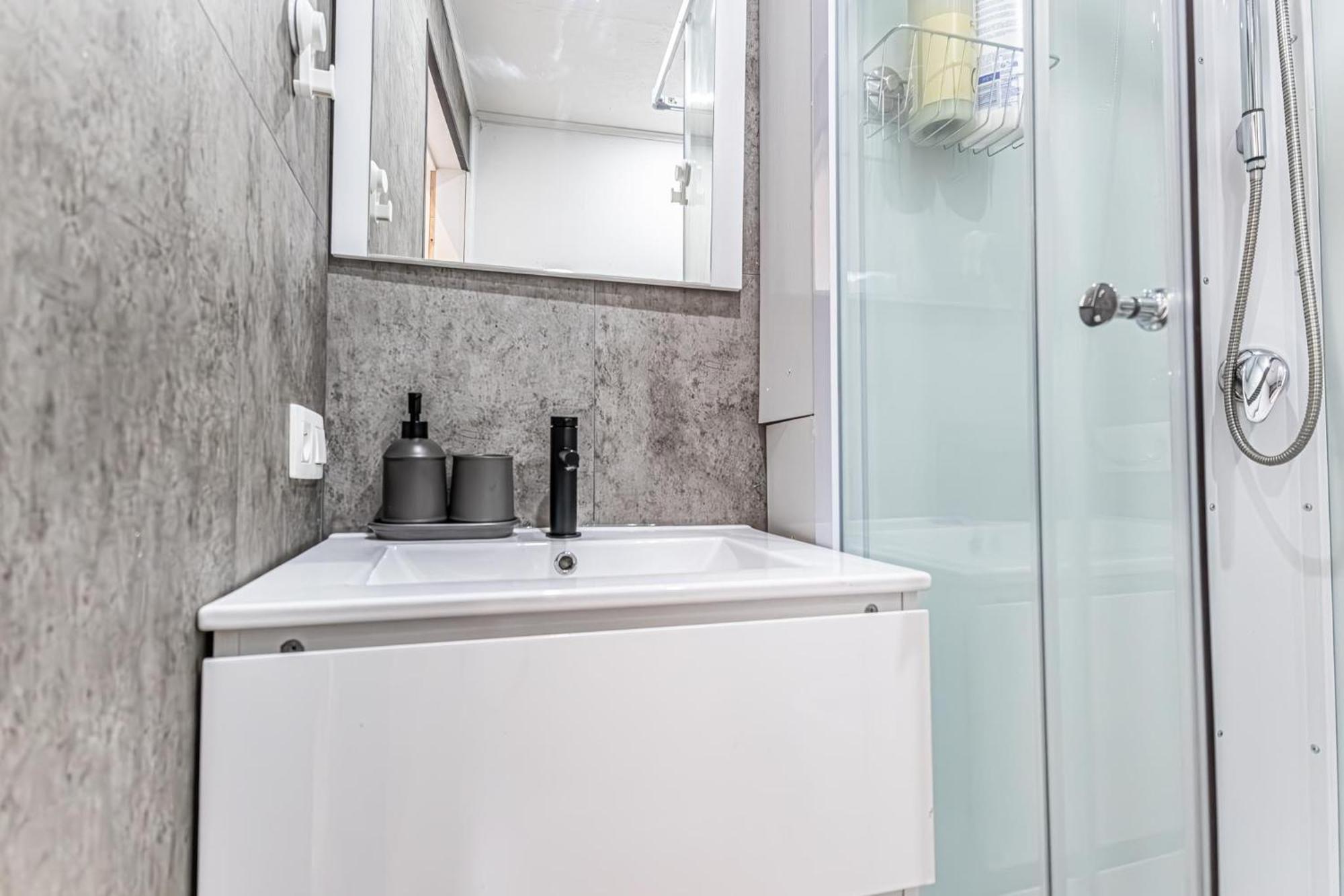 Spacious Shared 5br In The Heart Of