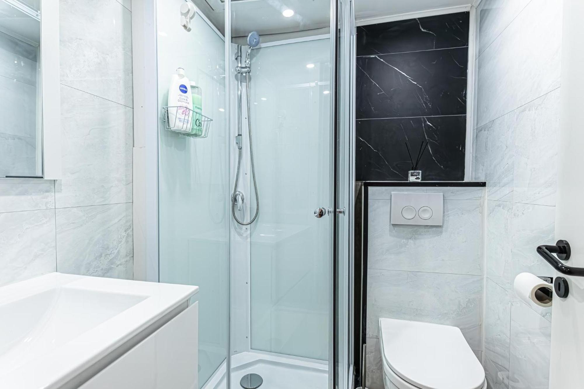 Spacious Shared 5br In The Heart Of Apartment *