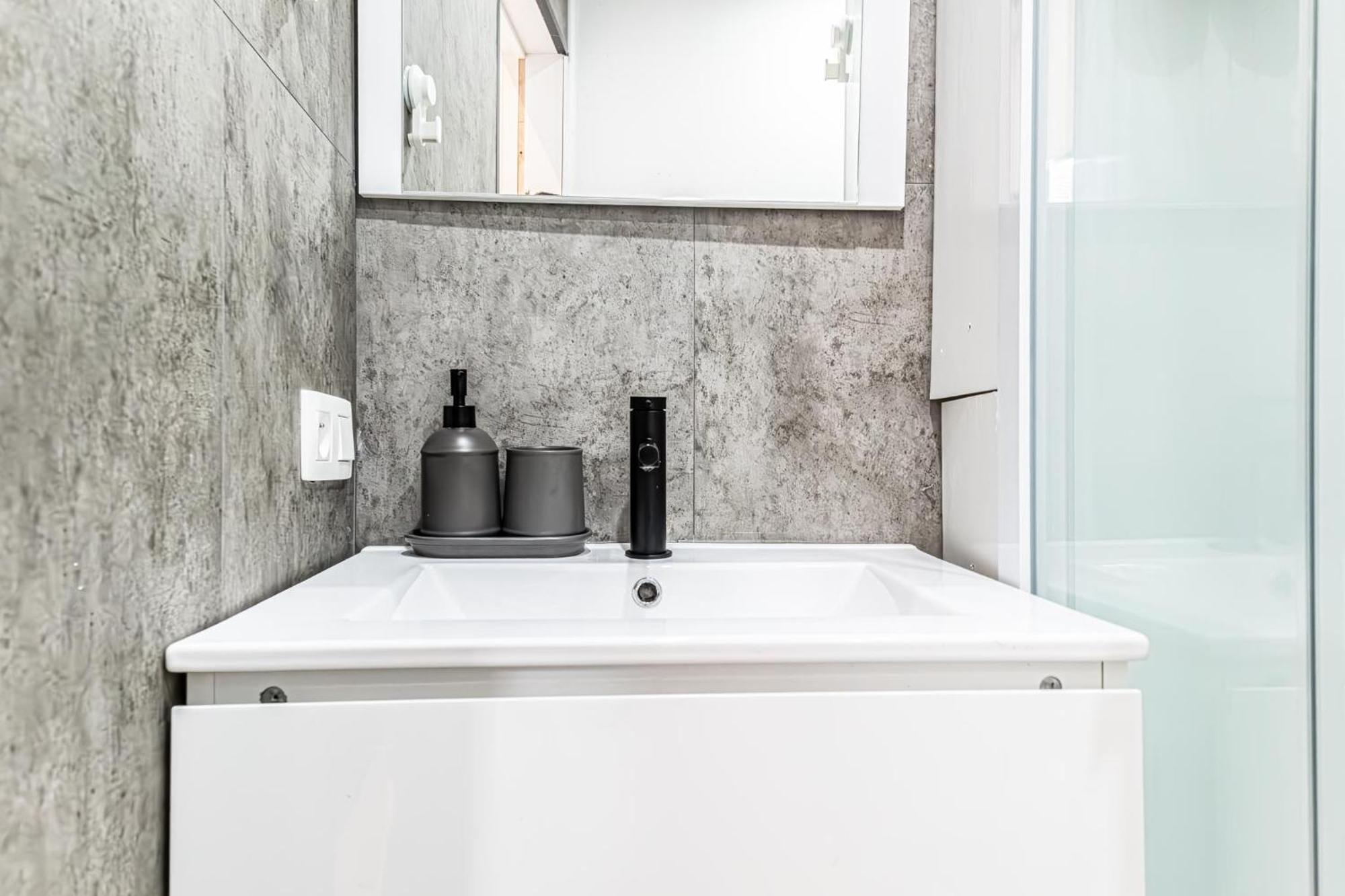 Apartment Spacious Shared 5br In The Heart Of *